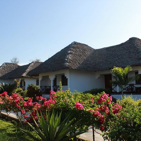 African Sun Sand Sea Beach Resort & Spa Bwejuu Esterno foto