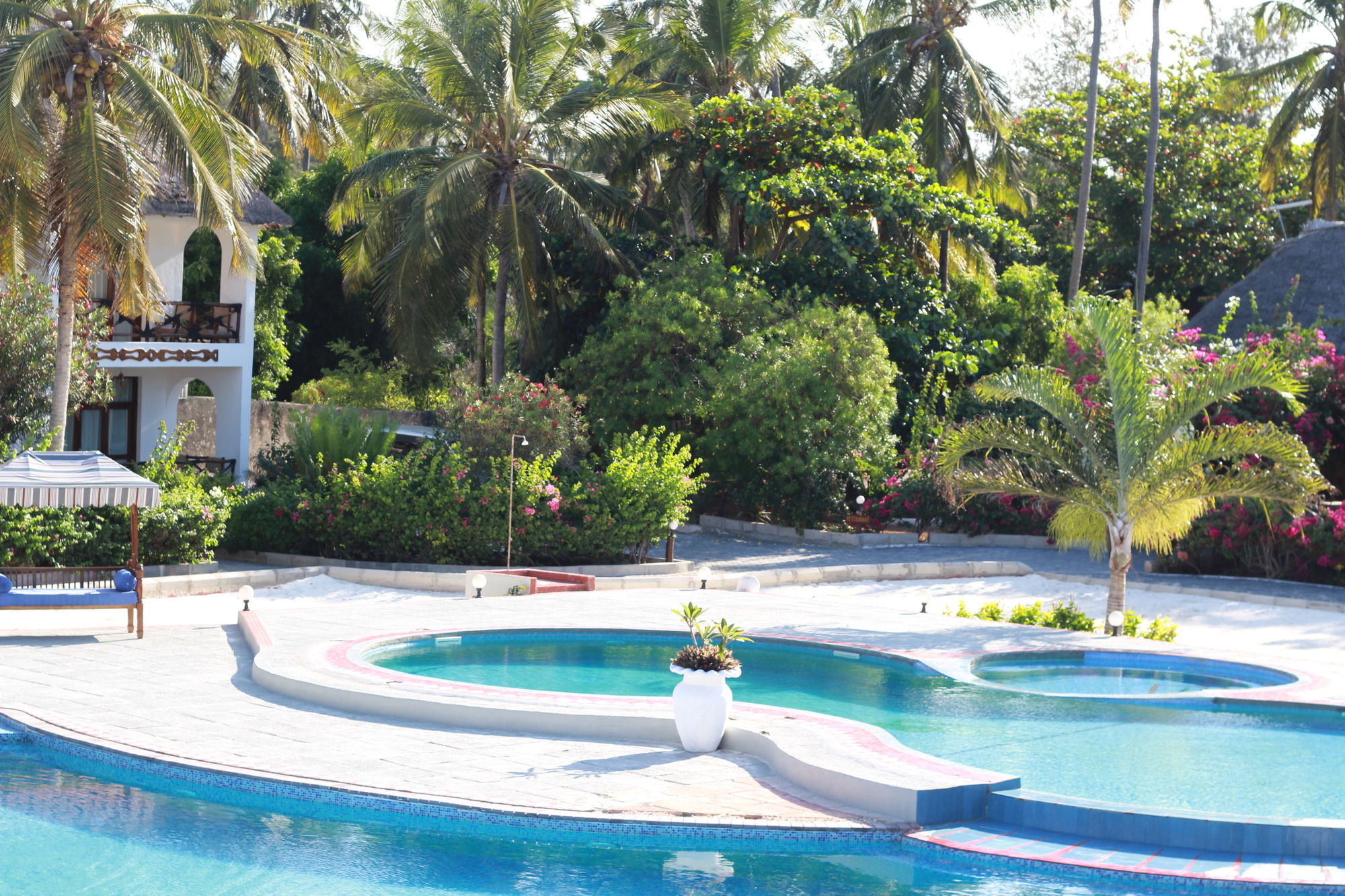 African Sun Sand Sea Beach Resort & Spa Bwejuu Esterno foto