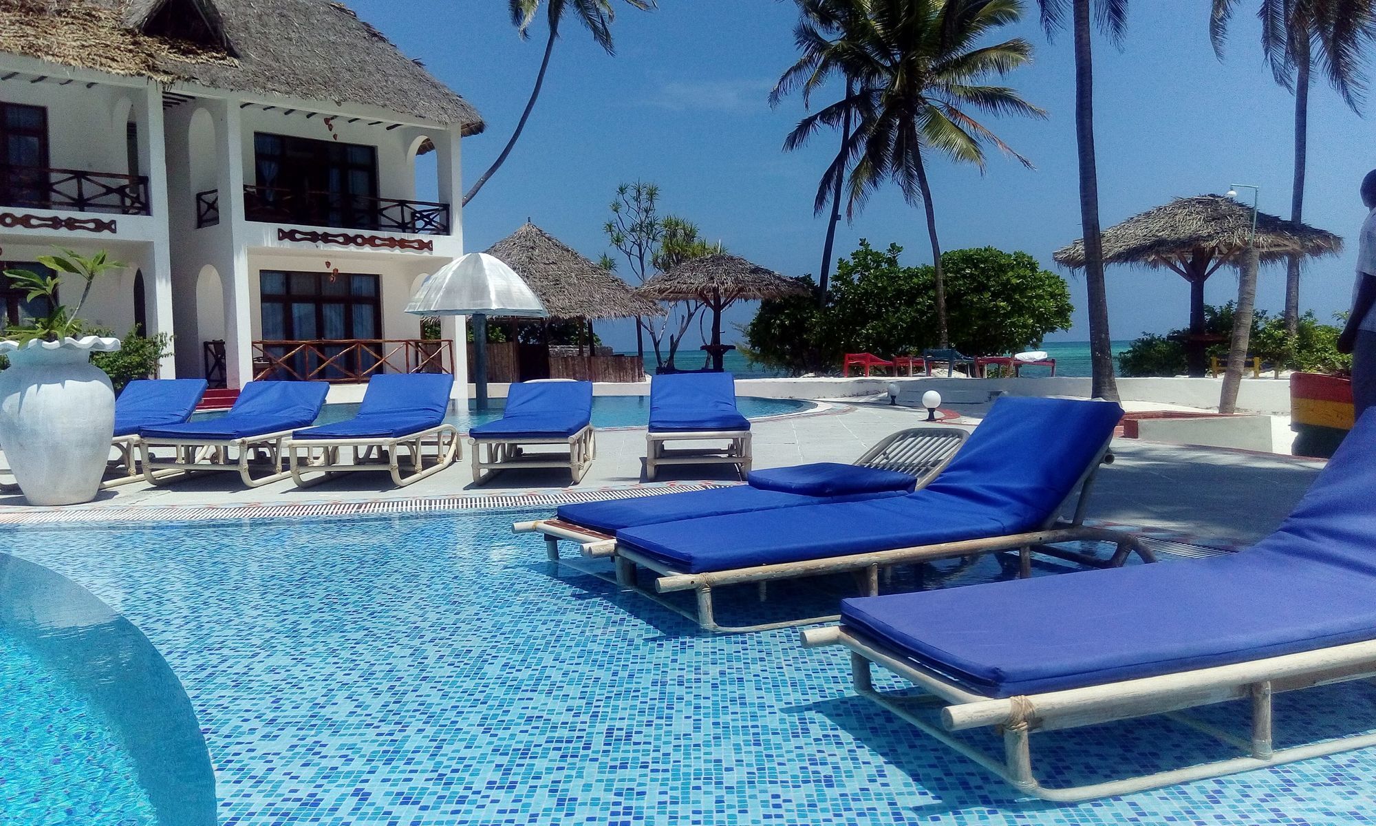 African Sun Sand Sea Beach Resort & Spa Bwejuu Esterno foto