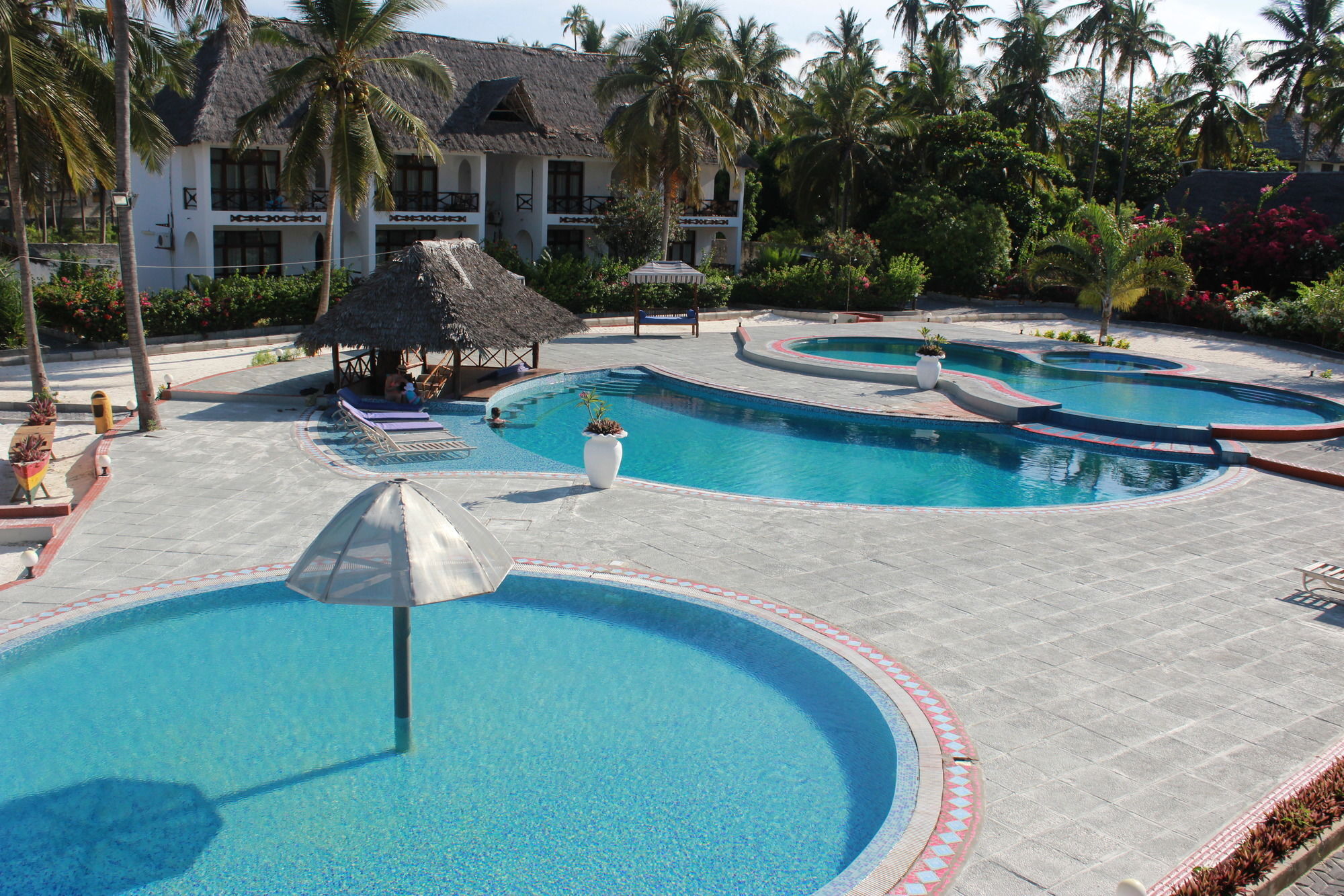 African Sun Sand Sea Beach Resort & Spa Bwejuu Esterno foto