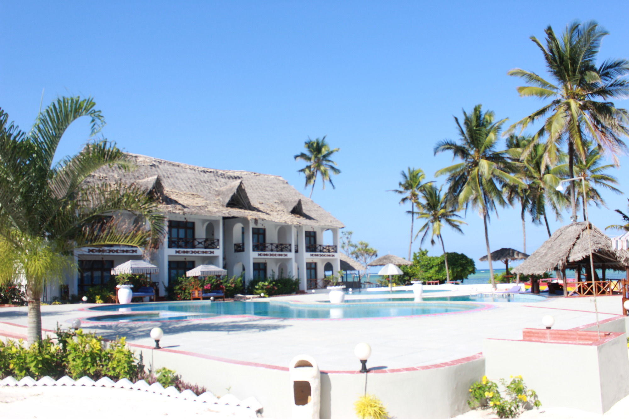 African Sun Sand Sea Beach Resort & Spa Bwejuu Esterno foto